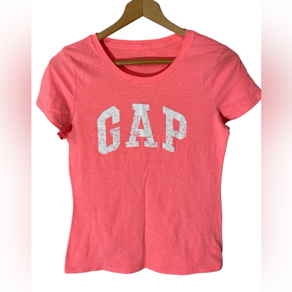 C8- Women’s Gap Pink Size Medium Tee - T Shirt